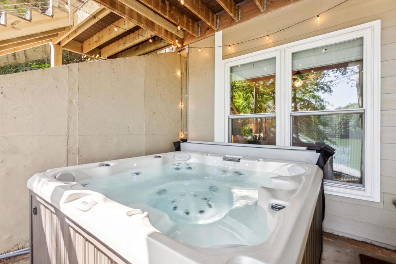 Lanier Landing - Private Dock Hot Tub Game Room Gainesville Bagian luar foto